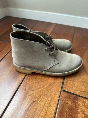 Clarks Originals Women’s Desert Boots Olive Suede